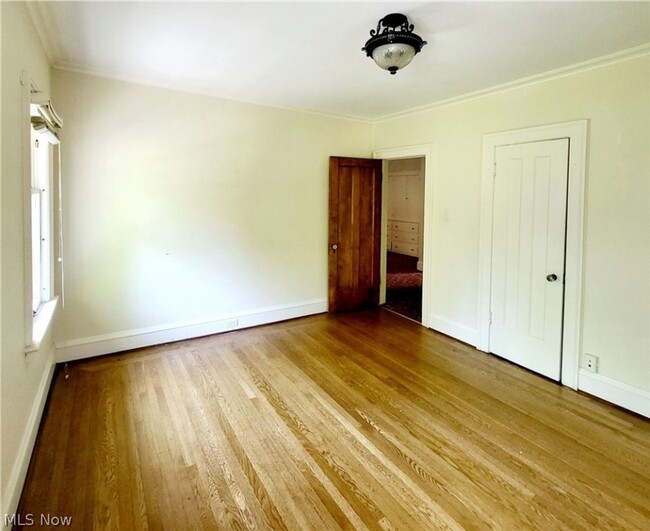 Building Photo - HUGE HOME FOR RENT IN CLEVELAND HEIGHTS FO...
