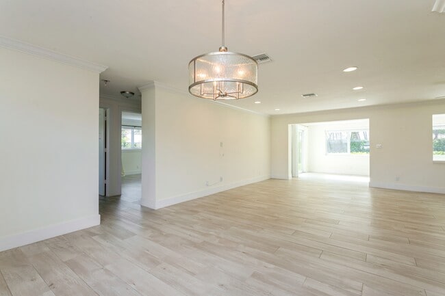 Building Photo - 1615 Venus Ave
