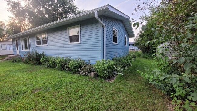 SIDE - 2212 Bartlett Ave