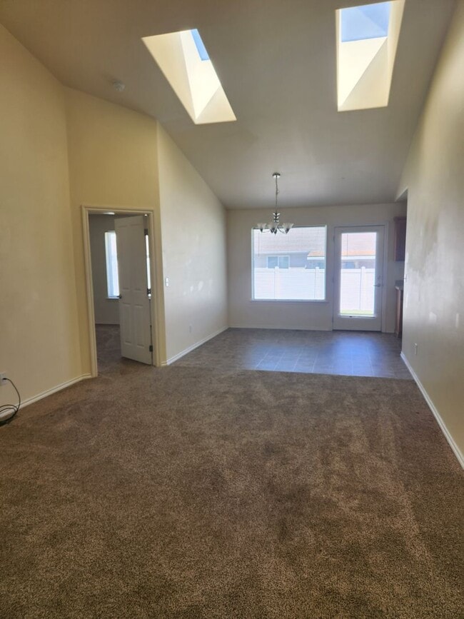 Building Photo - West Valley S. 90th 3br 2ba Double garage,...