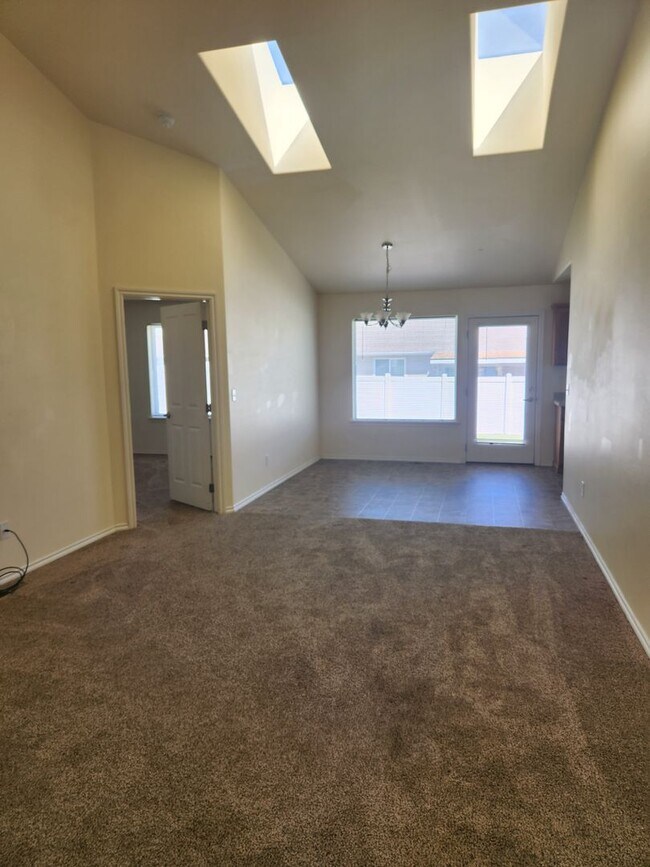 Foto del edificio - West Valley S. 90th 3br 2ba Double garage,...