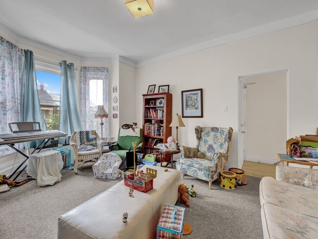 Building Photo - 214 Mary St