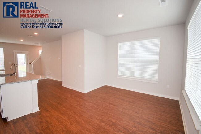 Foto del edificio - Beautiful 3 bedroom end unit townhome! Eas...