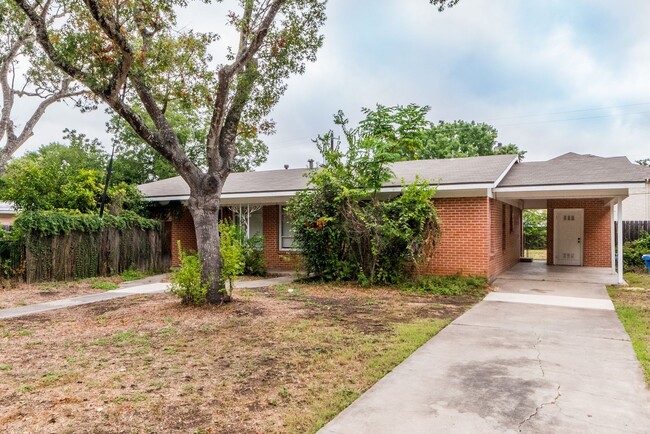 Building Photo - 3-BEDROOM NORTHRIDGE PARK DUPLEX