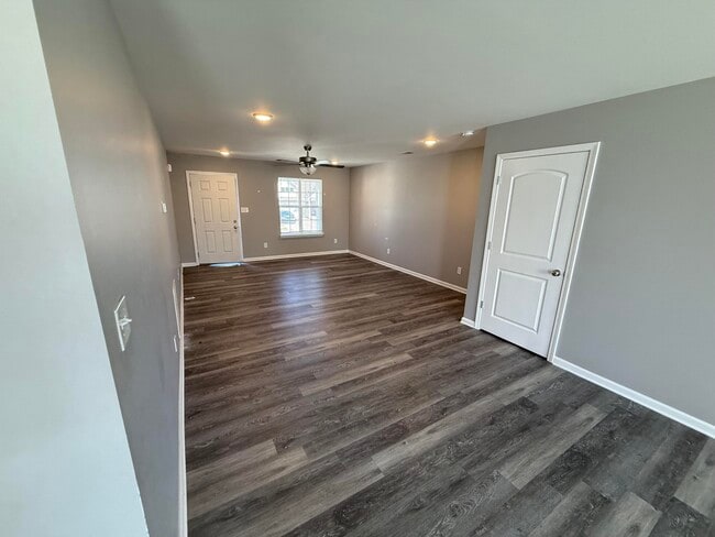 Foto del edificio - 2325 Tanksley Way