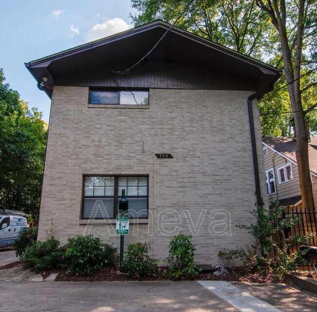 Foto del edificio - 755 St Charles Ave NE