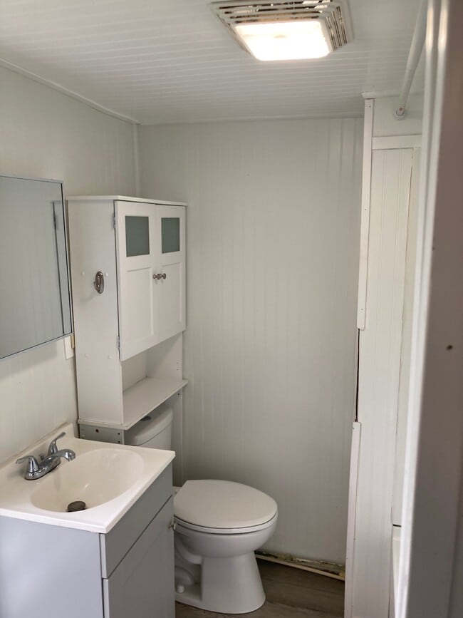 Foto del edificio - 347 1/2 Kingwood St