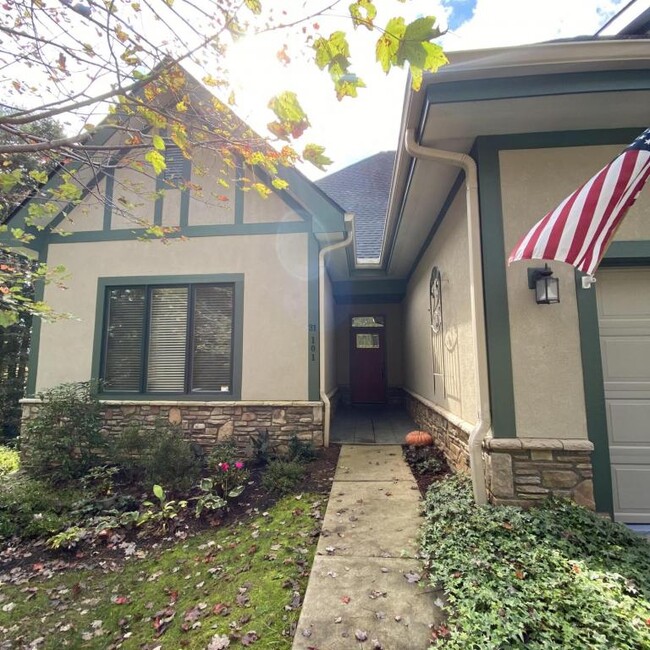 Building Photo - 31 Ridgetop Cir