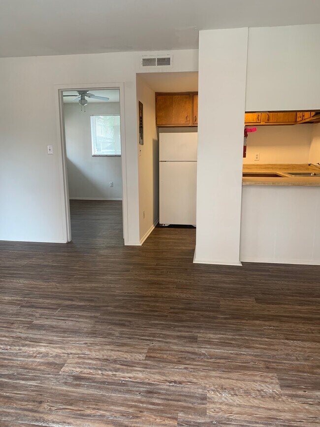 Building Photo - White Avenue Apartments