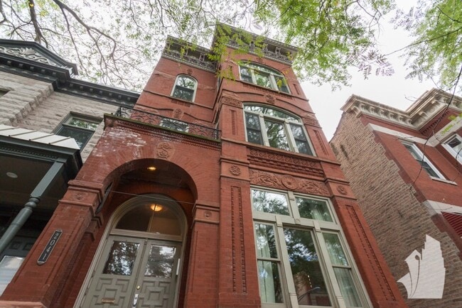 Building Photo - 2041 W Potomac Ave