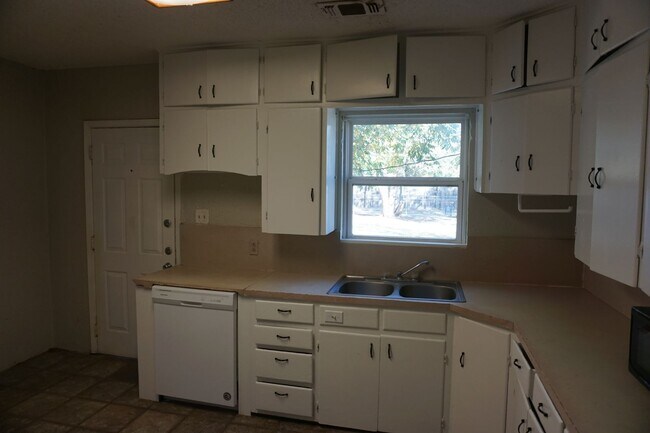 Building Photo - 3418 25th St