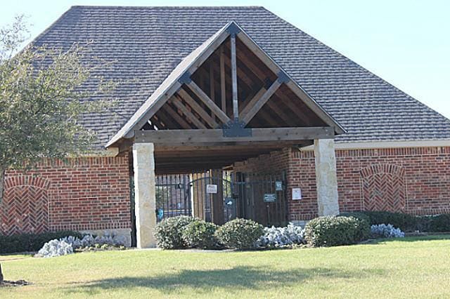 Foto del edificio - 6325 Cedar Falls Dr