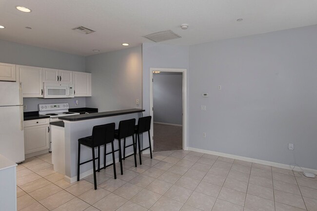 Building Photo - Cozy 1 bedroom/1 bath garage apartment in ...