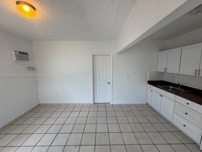 Building Photo - 1236 NW 33rd Ave