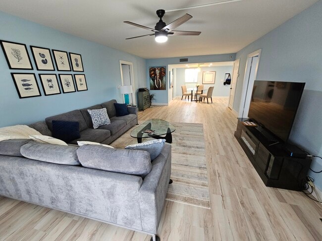 Foto del edificio - 1357 NE Ocean Blvd