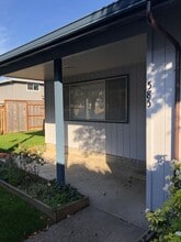 Building Photo - 585 NW Oak Ave