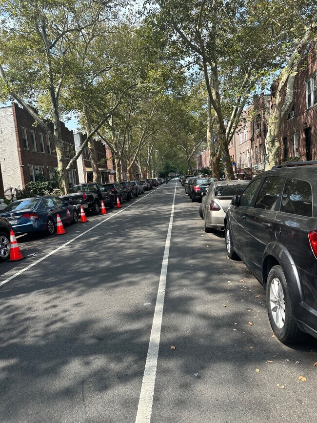 Building Photo - 65 E 95th St