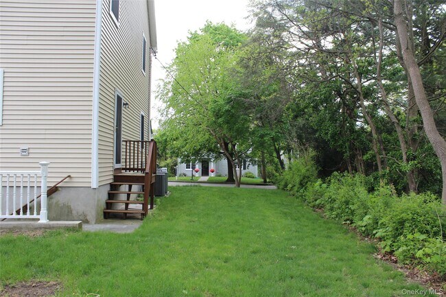 Building Photo - 243 Knollwood Ave