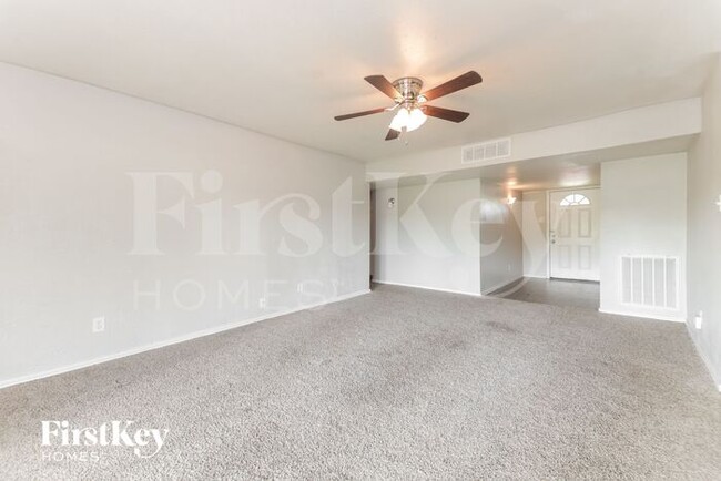 Building Photo - 1738 Dell Oak Dr