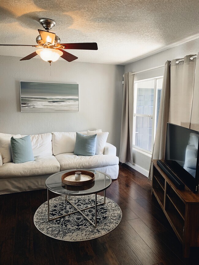 Foto del edificio - 5203 Lake Howell Rd