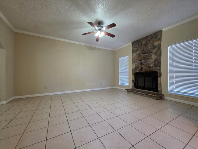 Building Photo - 17417 Red Oak Dr