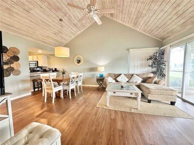 Foto del edificio - 1096 Villa Ln