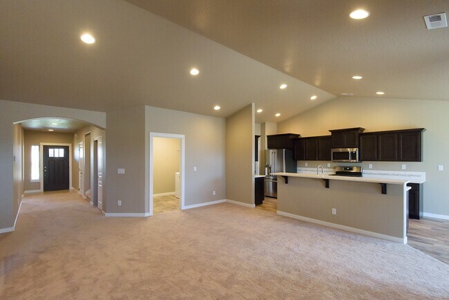 Foto del edificio - New 4 Bedroom Home in Post Falls with 3 Car Garage!