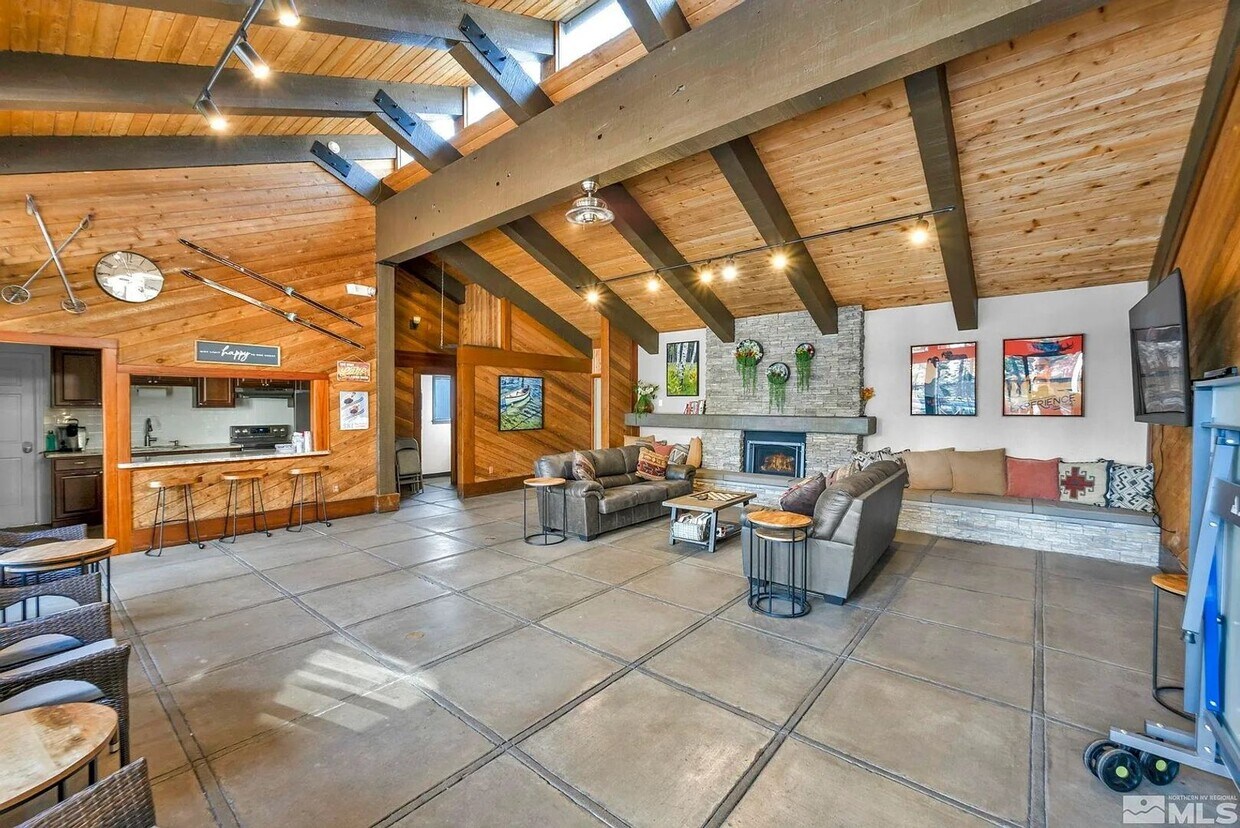Primary Photo - Furnished condo Stateline