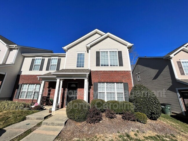 Foto del edificio - 3127 Golden Dale Ln