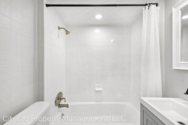 Building Photo - 4 br, 1 bath House - 3490 McRoberts Road