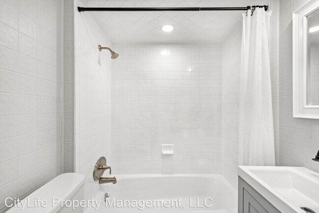Foto del edificio - 4 br, 1 bath House - 3490 McRoberts Road