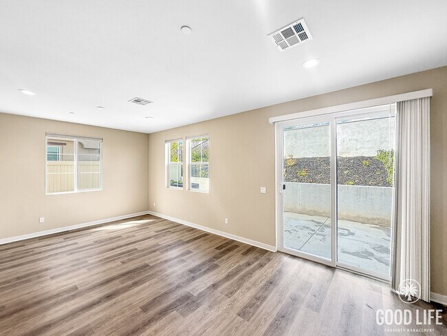 Foto del edificio - Great 4B/4BA Home Available for Lease in O...