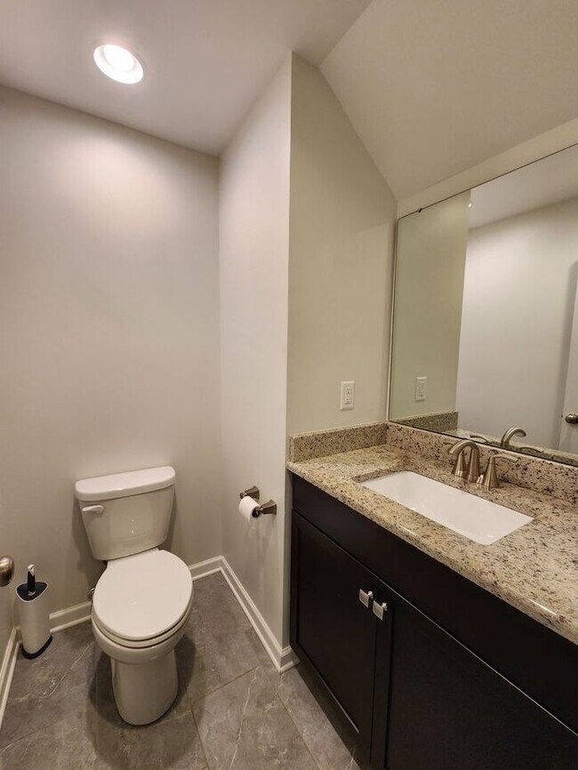 Building Photo - Asheville Rental!