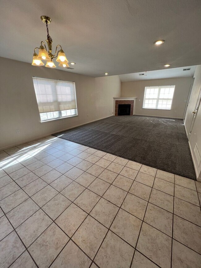 Building Photo - 4913-4915-4915 Kirk Hill Rd