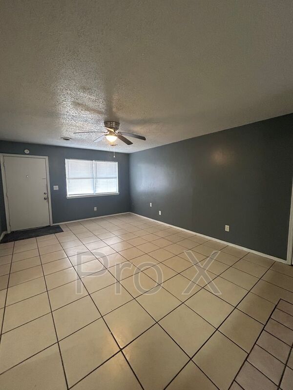 Foto del edificio - 1605 Juniper Cir