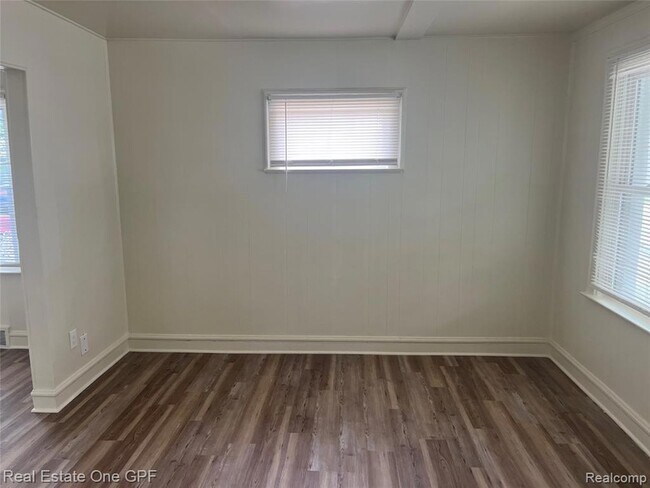 Foto del edificio - 8242 Maxwell Ave