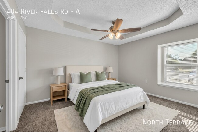 Foto del edificio - 404 River Falls Rd