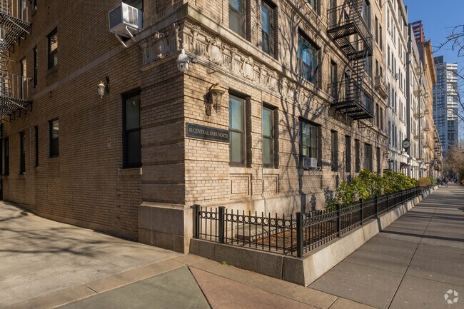 Building Photo - 45 W 110th St