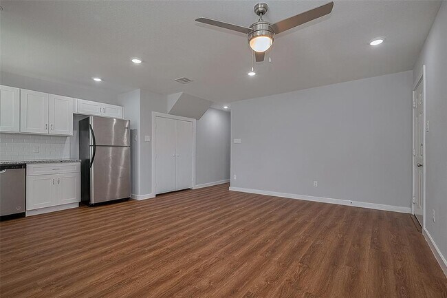 Building Photo - 6611 Bacher St