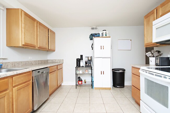 Foto del edificio - Spacious Fry's Spring Basement Apartment