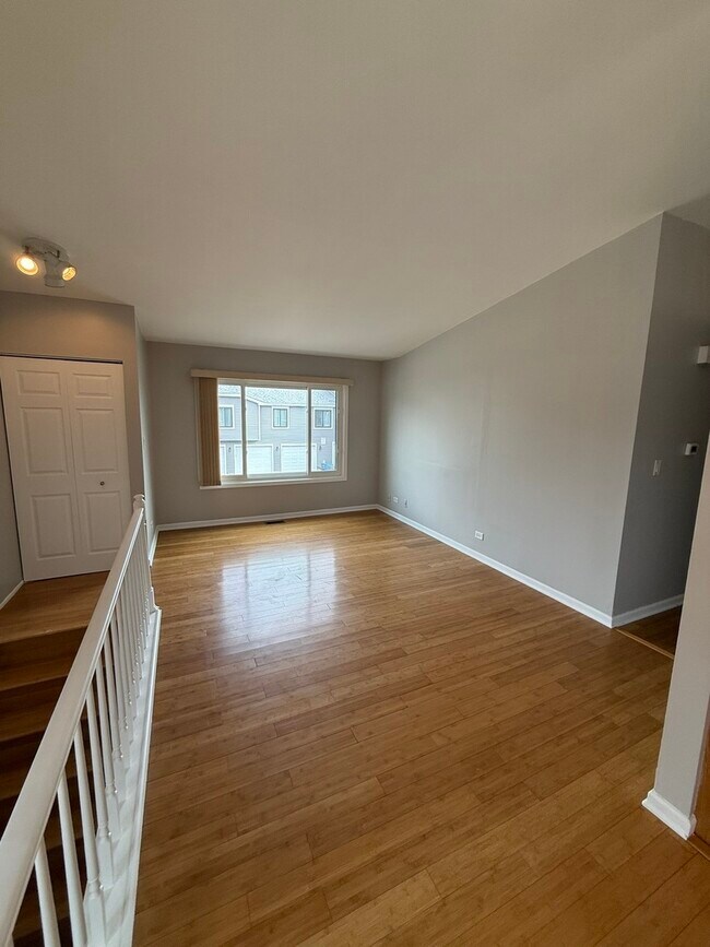 Building Photo - 1010 Hayes Ct