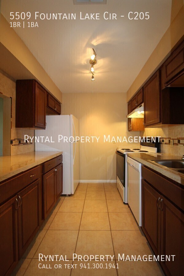 Building Photo - 5509 Fountain Lake Cir