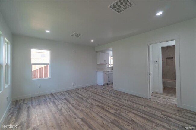 Foto del edificio - 4 br, 3 bath House - 22142 Wyandotte St