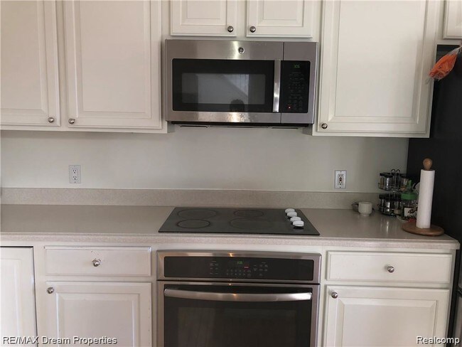 Foto del edificio - 17080 Birchwood Dr
