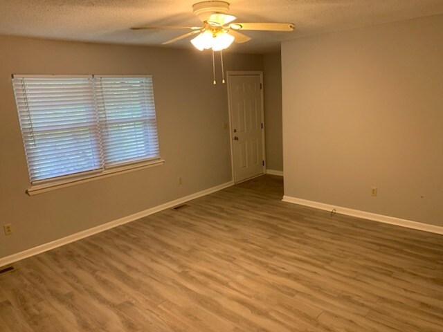 Foto del edificio - 406 Missionary Ave