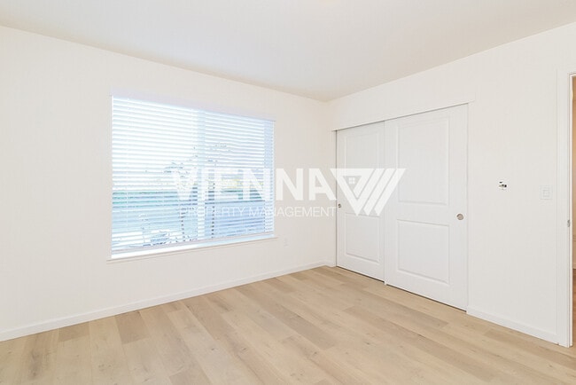 Building Photo - 7976 Quiet Knolls Dr