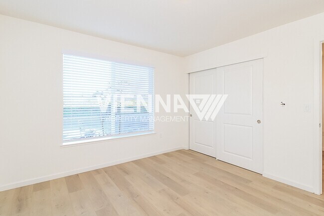 Foto del edificio - 7976 Quiet Knolls Dr