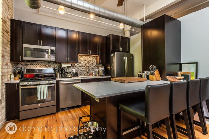 Primary Photo - Well kept 2-bedroom with indoor parking sp...