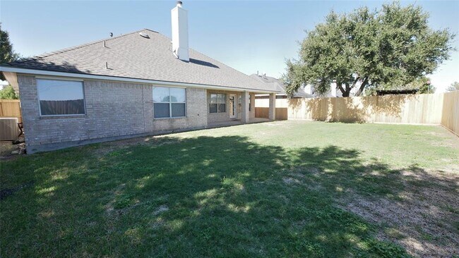 Building Photo - 2421 Teresa Dr