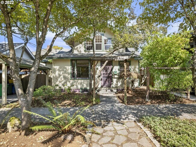 Foto del edificio - Charming and remodeled Richmond bungalow j...